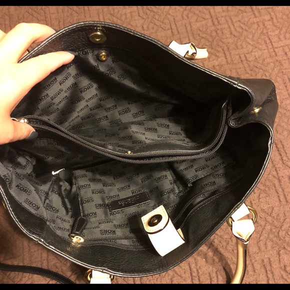 MK Purse - Picture 3 of 8